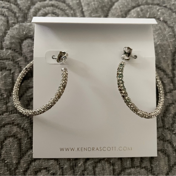 KENDRA SCOTT Silver Rhinestone Hoops Push-Back 1” Round Timeless Classic $80 NEW - Picture 8 of 16